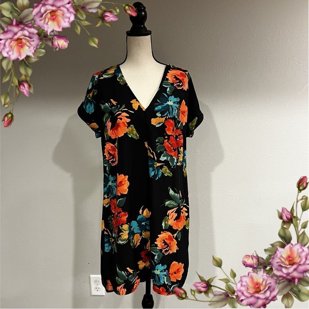 A‎ New Day V-neck Short Sleeve Black Floral Shift Dress